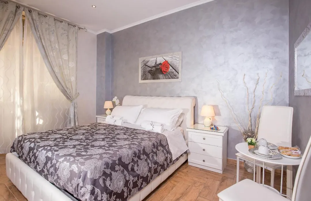 Starry Rome Guest House-1